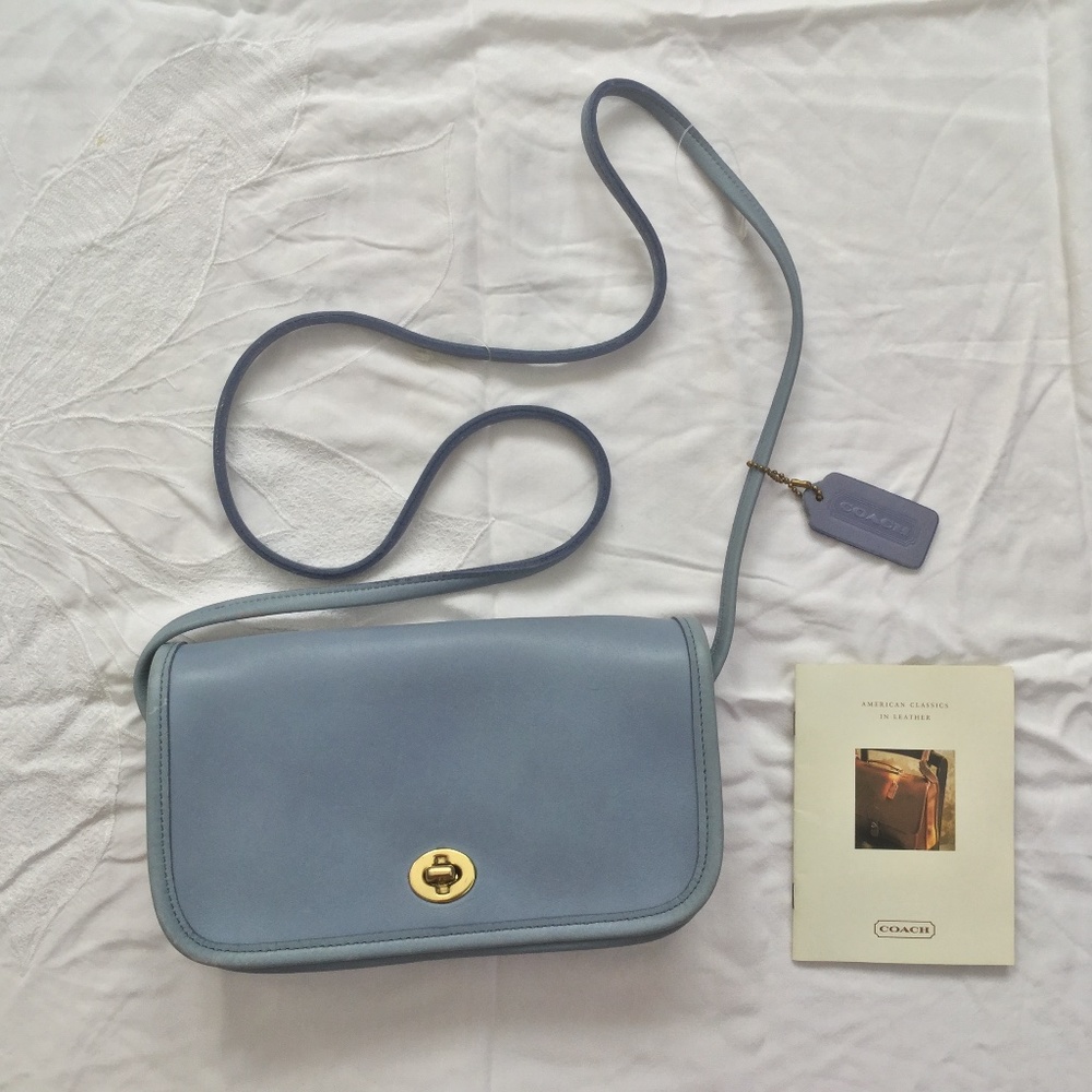Coach vintage periwinkle crossbody D8B-9375 RARE
